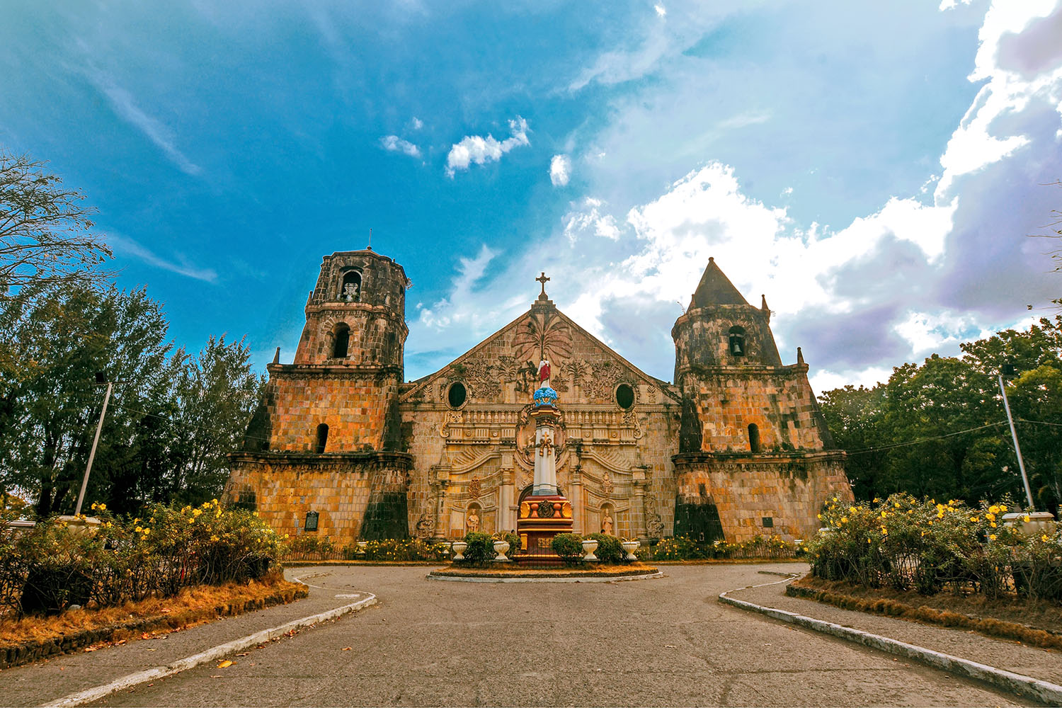 nha-tho-miagao-chau-a.jpg